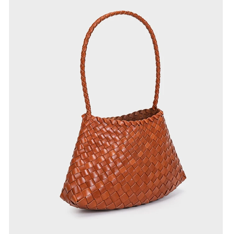 Bolsa de couro trançado com pedra