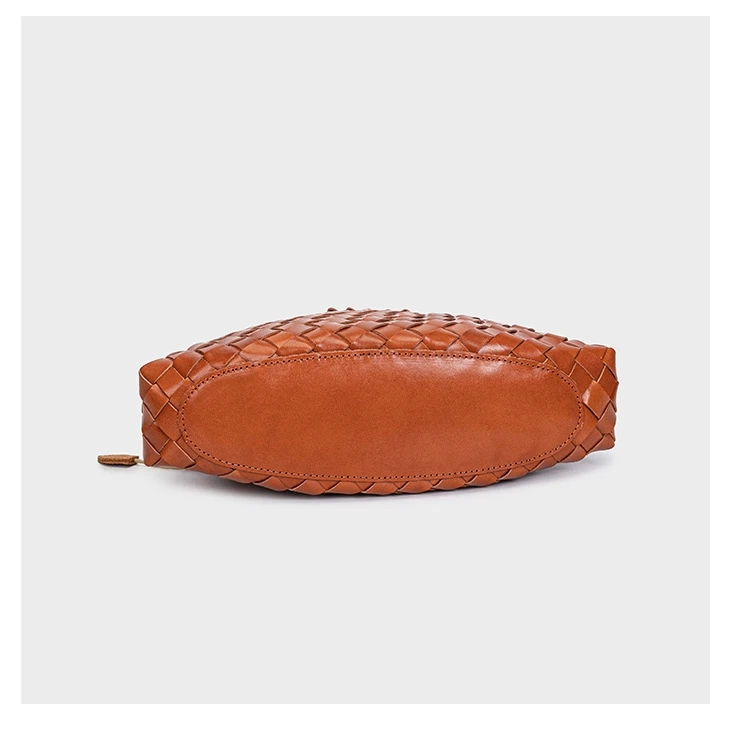 Bolsa de couro trançado com pedra