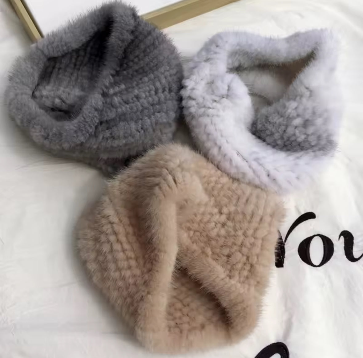 Cuello de piel trenzado